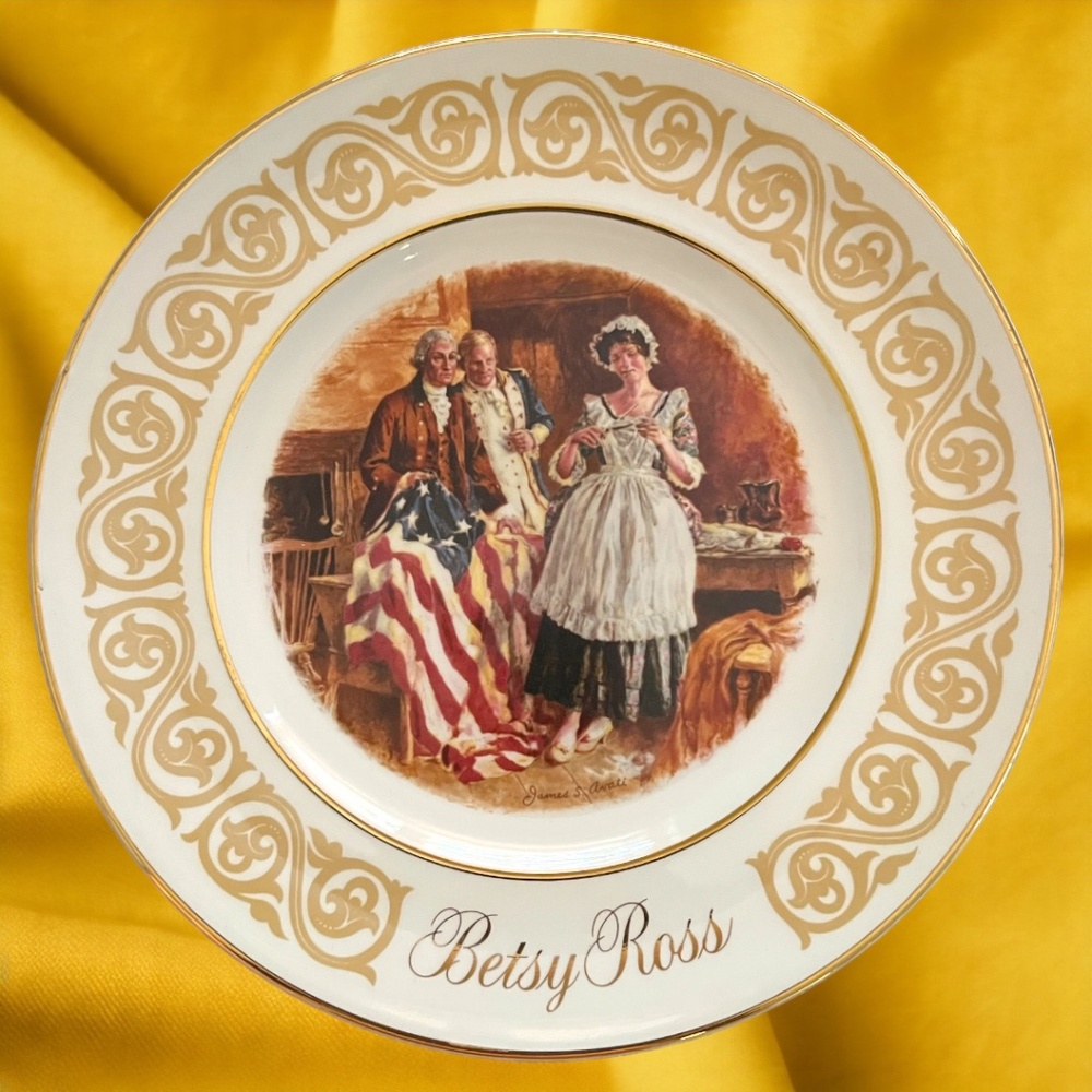 Set of Two 1974 Avon Plates by Enoch Wedgwood - Picture 4 of 5